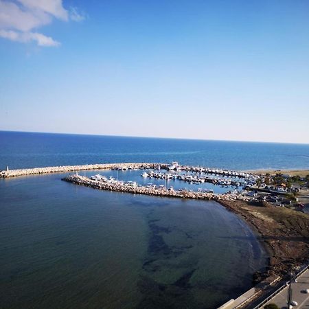 Sea View Holiday Apartment Larnaca Bagian luar foto