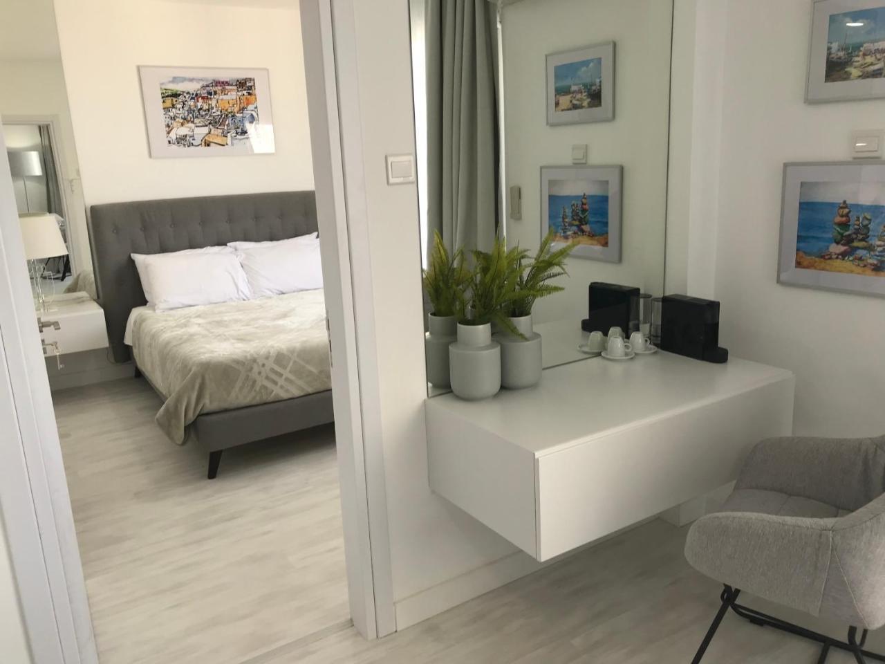 Sea View Holiday Apartment Larnaca Bagian luar foto